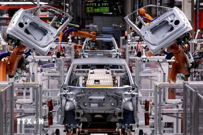 Dây chuyền lắp ráp xe điện ID.3 của Volkswagen tại nhà máy ở Zwickau, miền Tây Đức. (Ảnh: Spiegel/TTXVN)