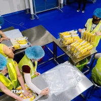 Các cơ sở sản xuất thực phẩm bảo vệ sức khỏe phải áp dụng Thực hành sản xuất tốt (GMP) thực phẩm bảo vệ sức khỏe theo hướng dẫn của Bộ Y tế. (Ảnh minh họa: Đại Nghĩa/TTXVN)