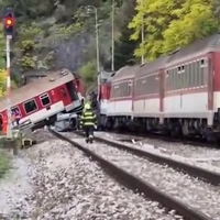 Hiện trường vụ hai đoàn tàu cao tốc đâm nhau tại Slovakia