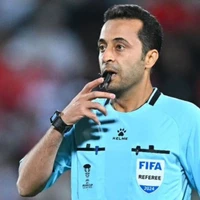 Trọng tài Mooud Bonyadifard bắt chính trận U22 Việt Nam-U22 Thái Lan.