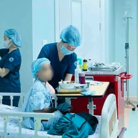 Bệnh nhi hồi phục sau khi được các bác sỹ ghép tủy thành công. (Ảnh: Bệnh viện cung cấp)