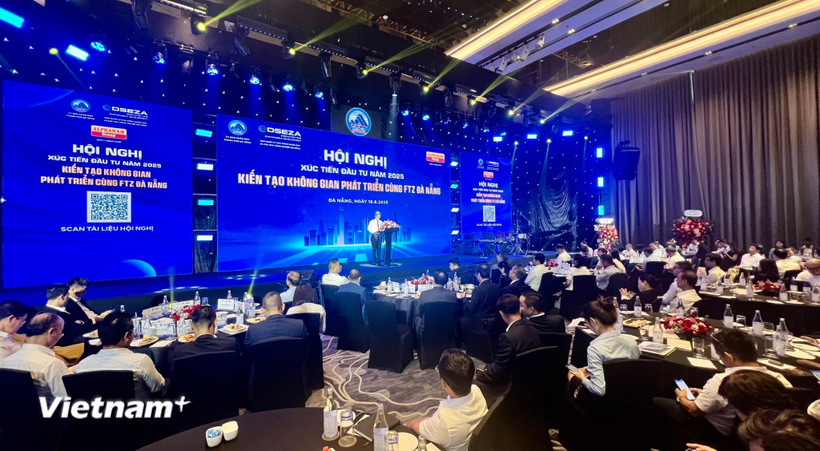 Hội nghị Xúc tiến đầu tư 2025 chủ đề "Kiến tạo không gian phát triển cùng Khu Thương mại Tự do Đà Nẵng." (Ảnh: Thanh Phong/Vietnam+)