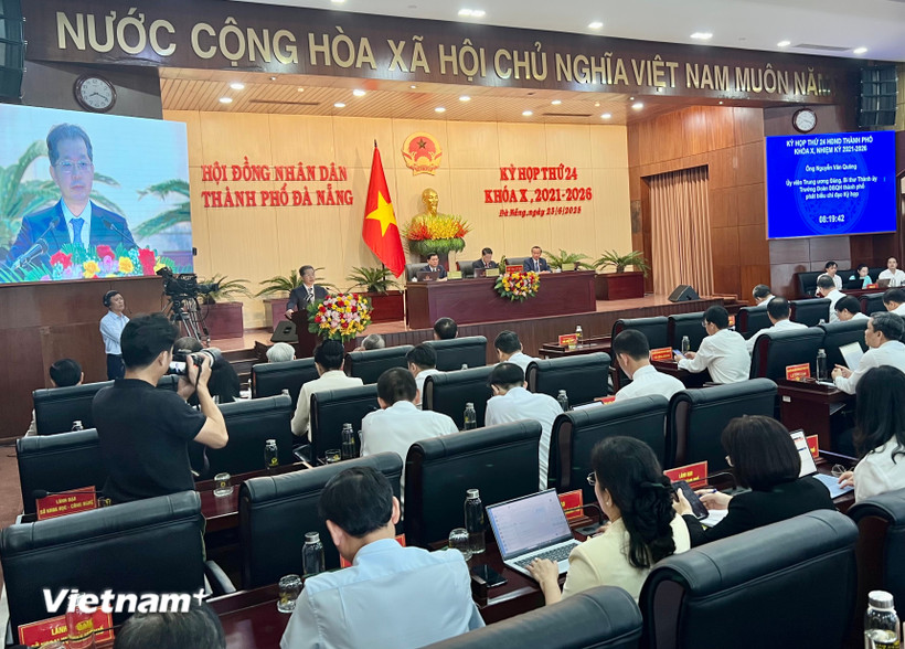 Khai mạc kỳ họp thứ 24 Hội đồng Nhân dân thành phố Đà Nẵng khóa X nhiệm kỳ 2021-2026. (Ảnh: Thanh Phong/Vietnam+)