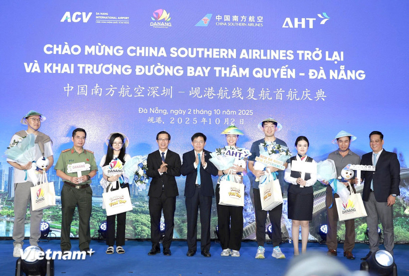 Đà Nẵng đón chuyến bay trực tiếp chở đoàn du khách đến từ Trung Quốc sau nhiều năm gián đoạn vào tháng 10/2025. (Ảnh: Thanh Phong/Vietnam+)