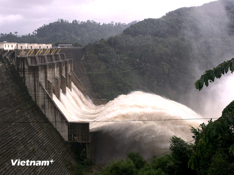 Hình minh họa thủy điện xả lũ. (Ảnh: PV/Vietnam+)