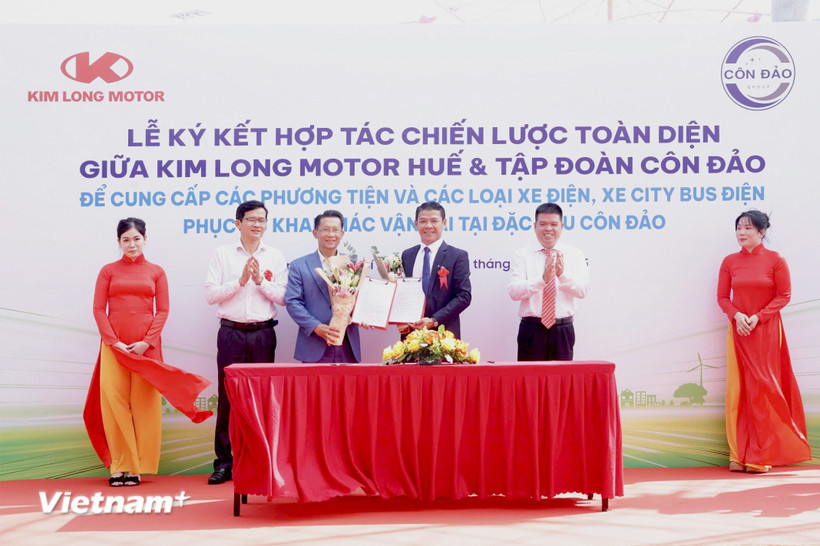 Ký kết hợp tác giữa 2 đơn vị. (Ảnh: PV/Vietnam+)
