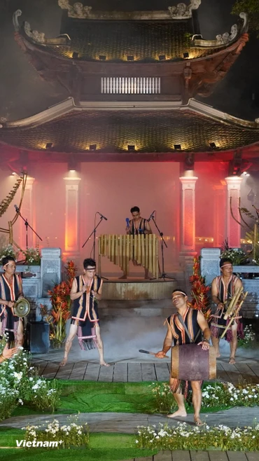 Sắc màu Tây Nguyên được quảng bá đậm nét ở Hồ Văn - Văn Miếu Quốc Tử Giám, Hà Nội. (Ảnh: Minh Sơn/Vietnam+)