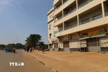 Quang cảnh một tuyến phố ở Bissau, Guinea-Bissau ngày 26/11/2025. (Nguồn: THX/TTXVN)