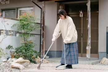 Ōsōji được xem như phiên bản “tổng vệ sinh mùa Xuân” của Nhật Bản, nhưng diễn ra vào tháng 12, ngay trước thềm Năm mới. (Nguồn: Getty Images)