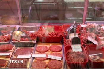 Thịt bò được bày bán tại chợ Đông ở Washington, Mỹ. (Nguồn: REUTERS/TTXVN)
