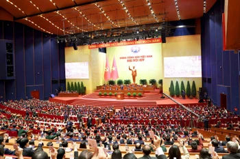 Đại hội biểu quyết thông qua danh sách bầu cử Ban chấp hành Trung ương Đảng khóa XIV. (Nguồn: TTXVN)