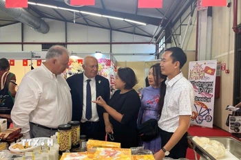 Kết nối doanh nghiệp Việt Nam với các đối tác Hy Lạp tại Triển lãm. (Nguồn: Đại sứ quán cung cấp/TTXVN phát)