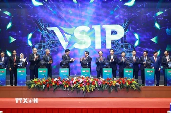 Thủ tướng Phạm Minh Chính và Thủ tướng Cộng hòa Singapore Lawrence Wong khởi công Dự án Khu công nghiệp VSIP Thái Bình. (Ảnh: Dương Giang/TTXVN)