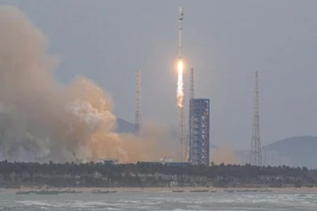 Ngày 4/8, tên lửa đẩy Trường Chinh-12 được phóng lên từ bãi phóng tàu vũ trụ thương mại Hải Nam thuộc tỉnh Hải Nam, miền Nam Trung Quốc. (Nguồn: Xinhua)