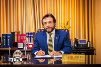 Phó Tổng thống El Salvador Félix Ulloa trả lời phỏng vấn phóng viên TTXVN tại Mỹ Latinh. (Nguồn: TTXVN phát)