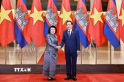 Chủ tịch Quốc hội Trần Thanh Mẫn đón Chủ tịch Quốc hội Campuchia Samdech Khuon Sudary thăm chính thức Việt Nam. (Ảnh: Doãn Tấn/TTXVN)