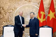 Tổng Bí thư, Chủ tịch nước Tô Lâm tiếp ông Eric Schmidt, nguyên Chủ tịch Tập đoàn Google, dẫn đầu Đoàn chuyên gia trí tuệ nhân tạo thăm và làm việc tại Việt Nam. (Ảnh: Thống Nhất/TTXVN)