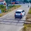 Xử phạt hàng chục triệu đồng với 2 tài xế vượt rào chắn tàu hỏa ở Đắk Lắk 