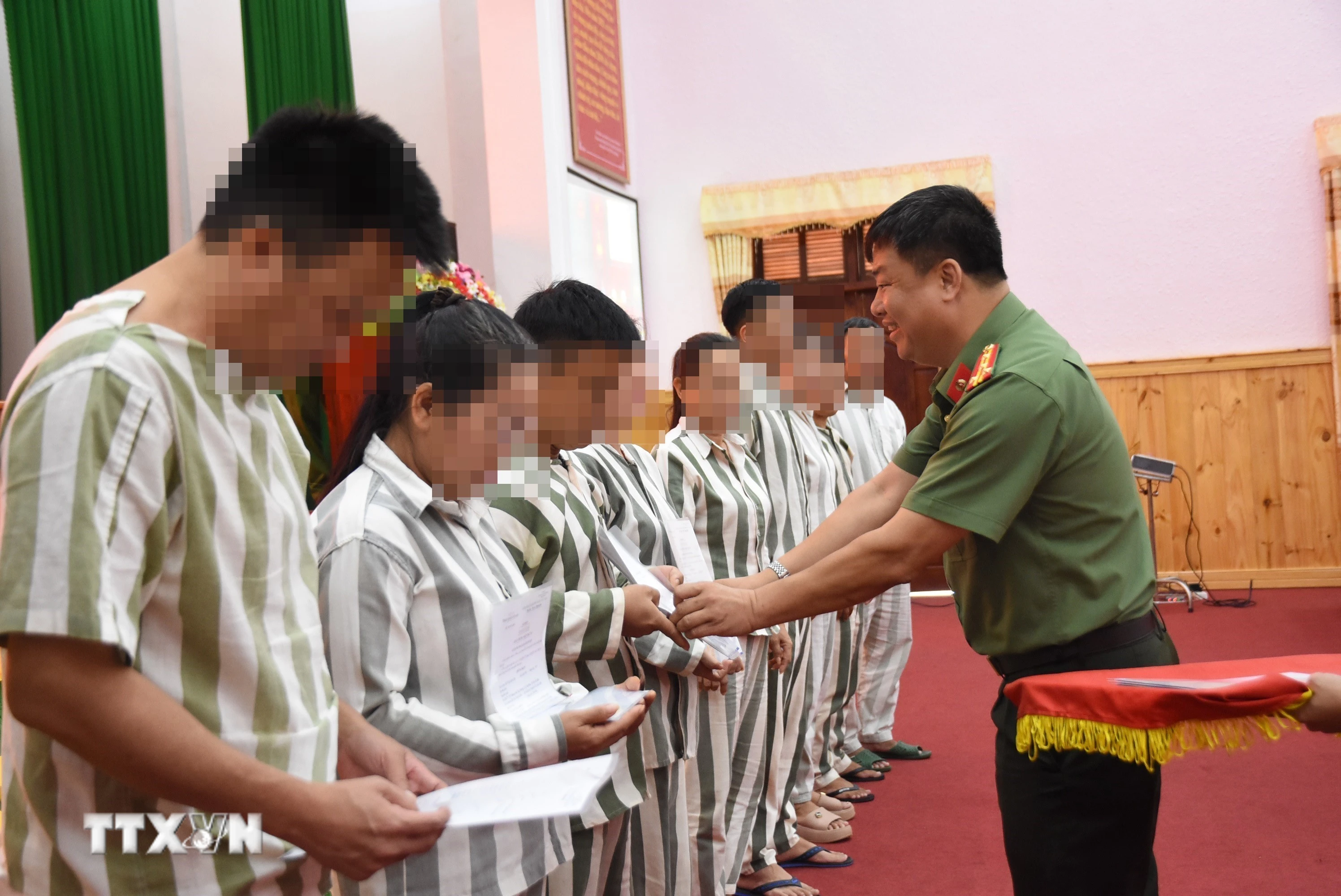 Hướng Dẫn Chi Tiết Đối Tượng Và Điều Kiện Đặc Xá Năm 2026