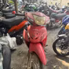 Mặt trước của chiếc xe gắn máy Honda Blade, màu đỏ, Công an Thành phố Hồ Chí Minh xác định có liên quan đến vụ án. (Ảnh: CA Thành phố Hồ Chí Minh cung cấp)