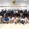Các đối tượng vi phạm bị bắt giữ tại Cơ quan Công an Thành phố Hồ Chí Minh. (Ảnh: CA Thành phố Hồ Chí Minh cung cấp)