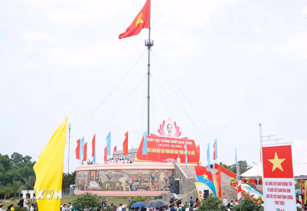 ttxvn-tong-bi-thu-chu-tich-nuoc-du-le-thuong-co-thong-nhat-non-song-8.jpg