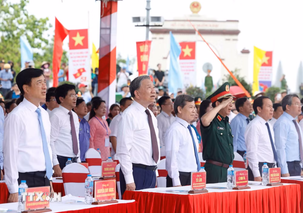 ttxvn-tong-bi-thu-chu-tich-nuoc-du-le-thuong-co-thong-nhat-non-song-3.jpg