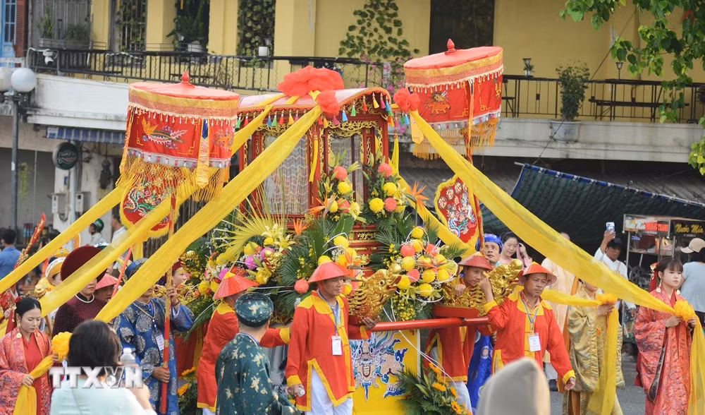 ttxvn-le-hoi-dien-hue-nam-2.jpg