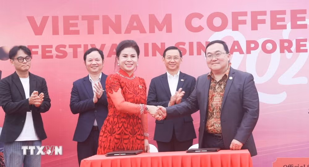 ttxvn-le-hoi-ca-phe-viet-nam-tai-singapore-3.jpg