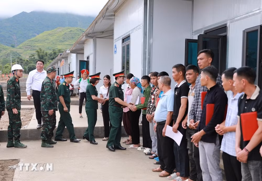 ttxvn-muong-than-tai-dinh-cu-2.jpg