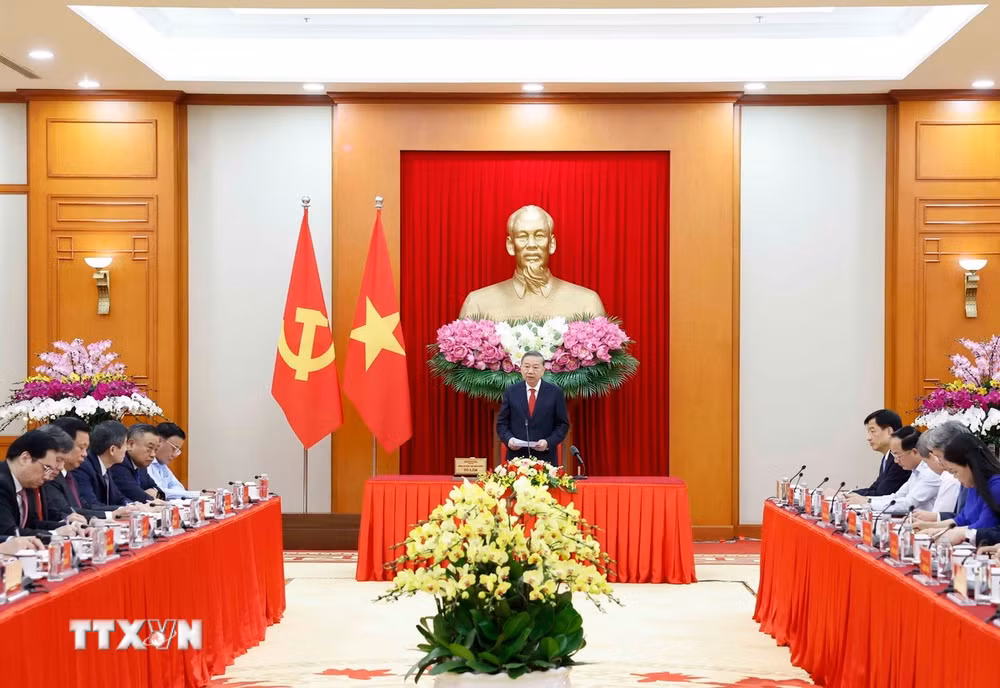 ttxvn-tong-bi-thu-chu-tich-nuoc-lam-viec-voi-hoi-dong-ly-luan-trung-uong-6-3661.jpg