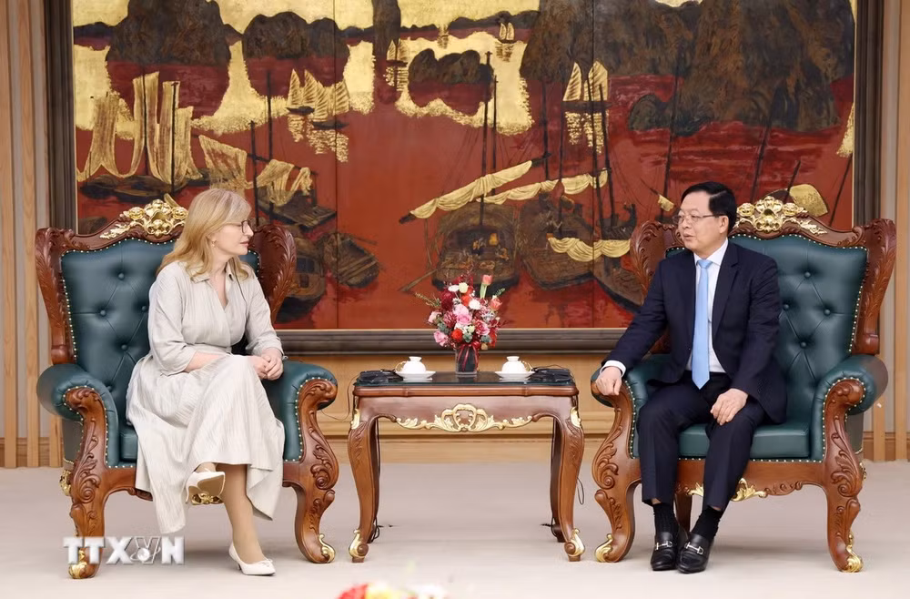 ttxvn-pho-thu-tuong-ho-quoc-dung-tiep-cao-uy-lien-minh-chau-au-2.jpg