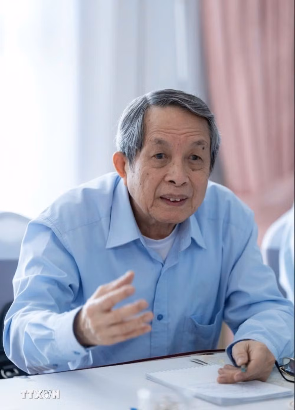ttxvn-giao-su-tran-dinh-long.jpg