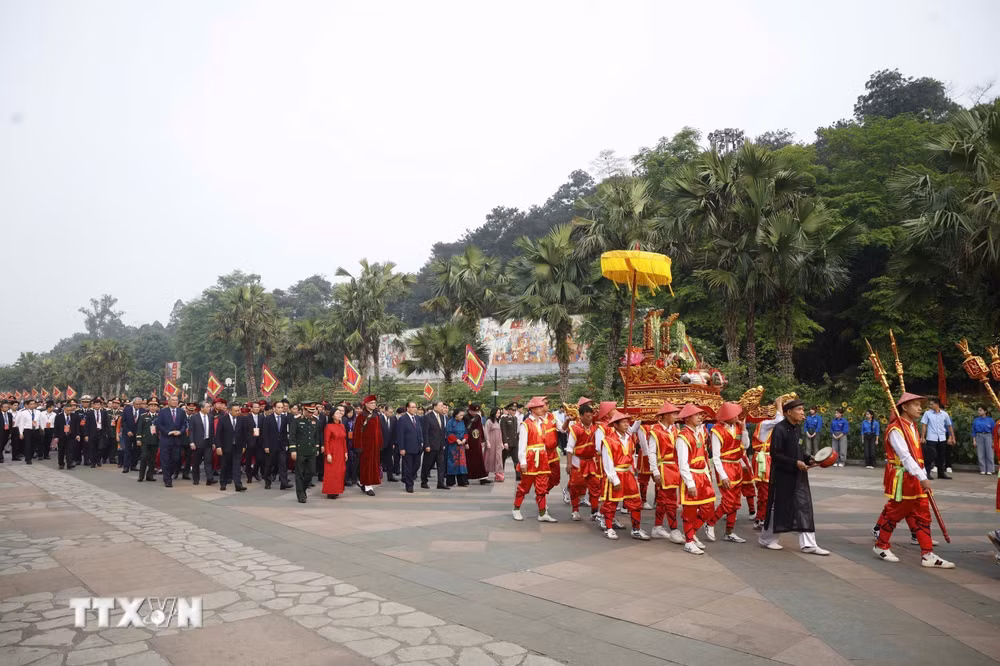 ttxvn-tong-bi-thu-chu-tich-nuoc-to-lam-dang-huong-tuong-niem-cac-vua-hung-1.jpg