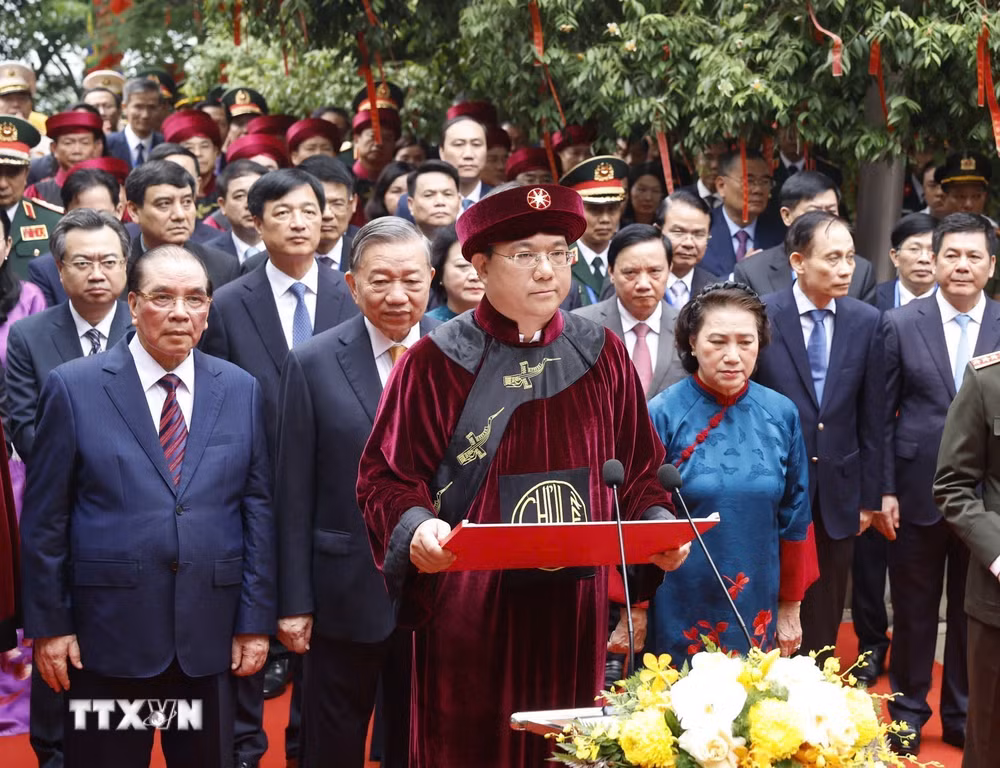 ttxvn-tong-bi-thu-chu-tich-nuoc-to-lam-dang-huong-tuong-niem-cac-vua-hung-13.jpg