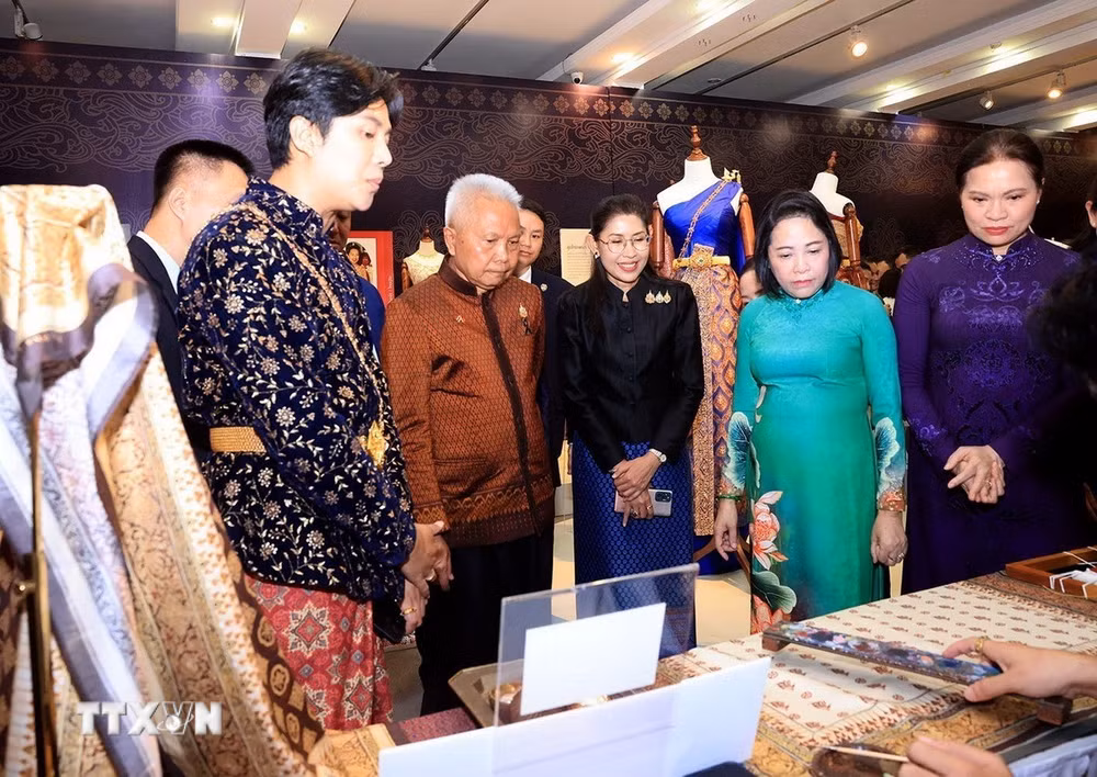 ttxvn-chu-tich-quoc-hoi-thai-lan-bao-tang-phu-nu-viet-nam-4.jpg