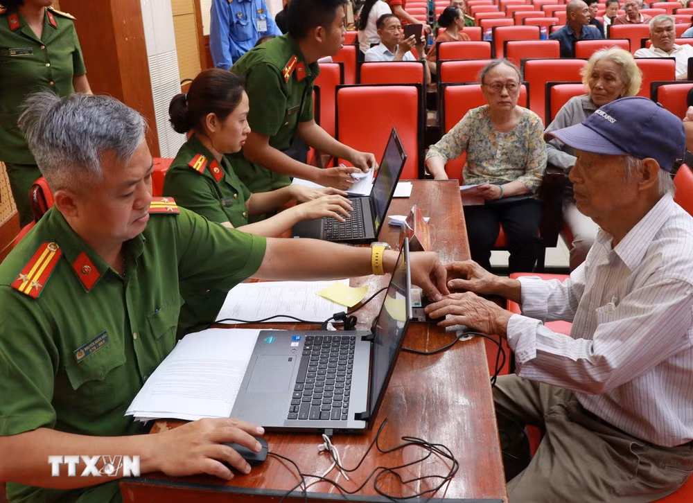 ttxvn-khanh-hoa-lay-mau-adn-3.jpg
