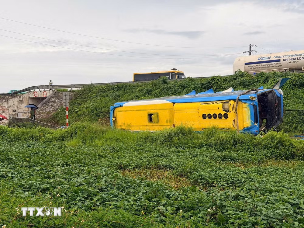 ttxvn-tai-nan-phap-van-3.jpg