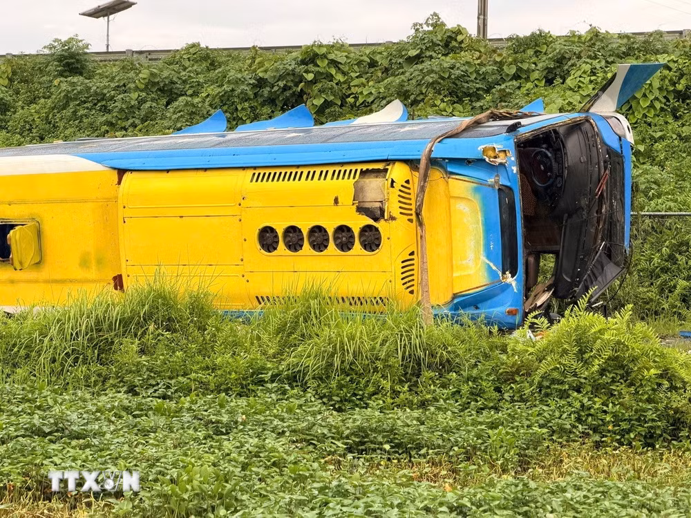 ttxvn-tai-nan-phap-van-2.jpg