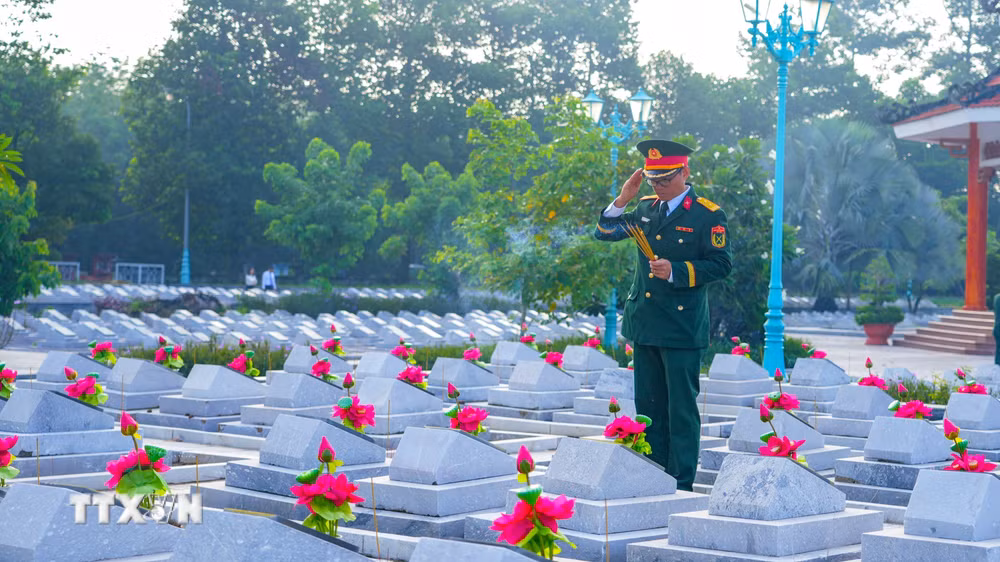 ttxvn-nghia-trang-liet-sy-tra-vo.jpg