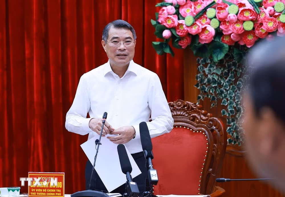 ttxvn-thu-tuong-le-minh-hung-lam-viec-voi-ban-thuong-vu-tinh-uy-vinh-long-3.jpg
