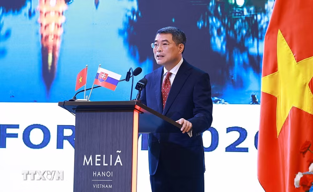 ttxvn-thu-tuong-le-minh-hung-dien-dan-doanh-nghiep-slovakia-viet-nam-2.jpg