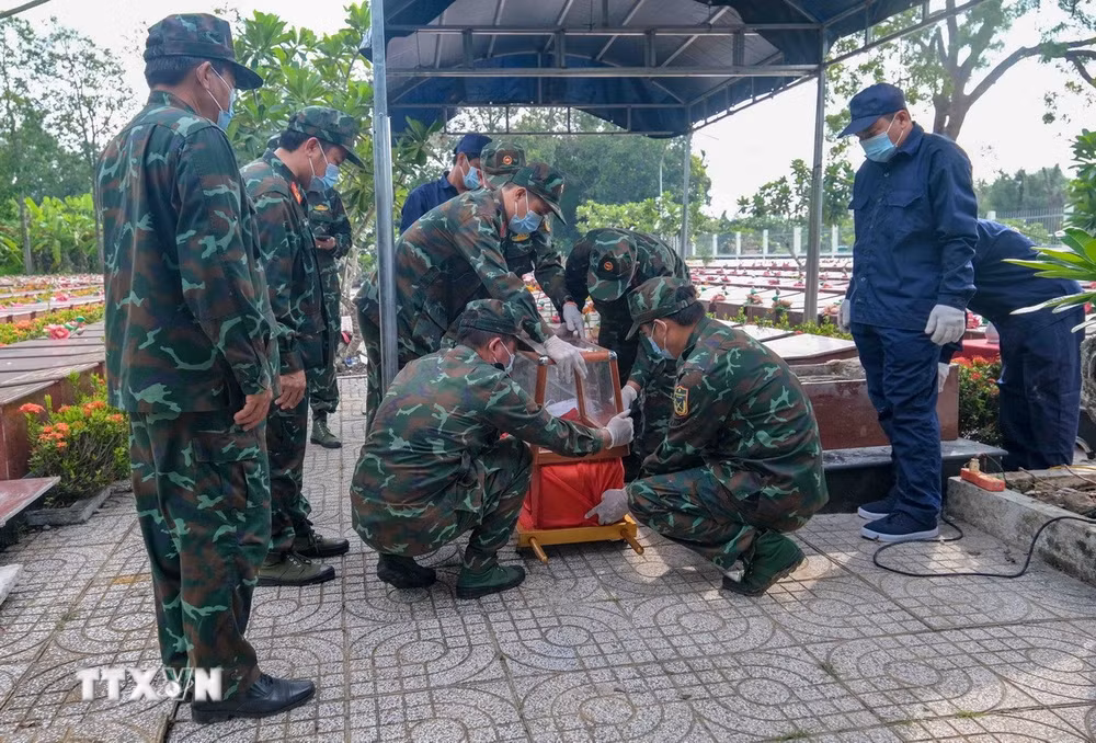 Đảm bảo khách quan, khoa học trong quá trình lấy mẫu xác định danh tính liệt sỹ ttxvn-giam-dinh-adn-xac-dinh-danh-tinh-liet-si-2.jpg