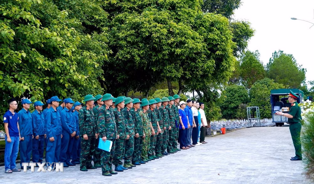 ttxvn-quang-tri-hai-cot-liet-sy-2.jpg