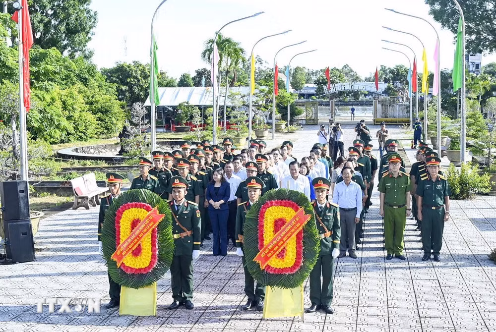 ttxvn-chien-dich-500-ngay-dem-tinh-ca-mau-2.jpg