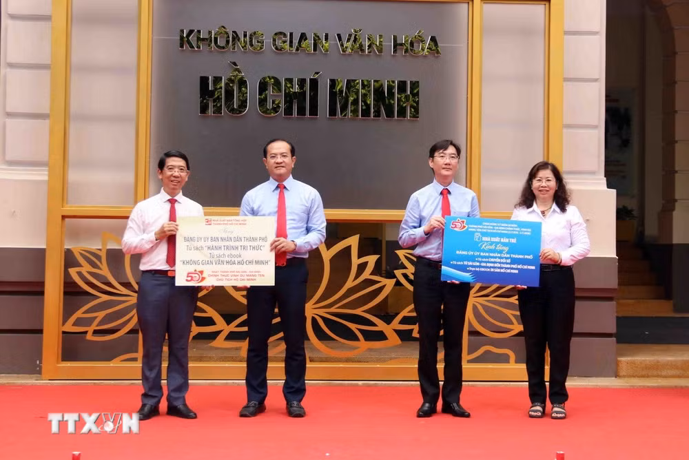 ttxvn-khong-gian-van-hoa-ho-chi-minh-2.jpg
