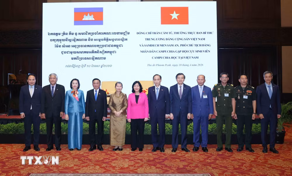 ttxvn-thuong-truc-ban-bi-thu-gap-go-cuu-sinh-vien-campuchia-tung-hoc-tai-viet-nam-2.jpg