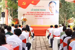 Ông Vũ Hồng Văn, Bí thư Tỉnh ủy Đồng Nai phát biểu tại lễ khánh thành, đặt tượng cố Tổng Bí thư Lê Duẩn. (Ảnh: Công Phong/TTXVN)
