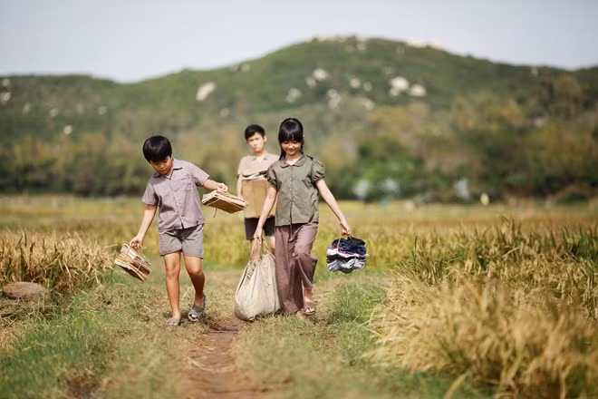 “Tôi thấy hoa vàng trên cỏ xanh” nóng trở lại cùng trailer phim ảnh 1