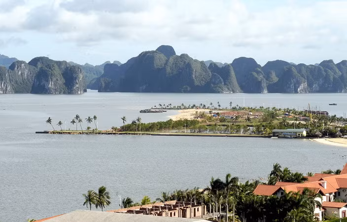 Quảng Ninh có 12 bãi tắm được công nhận đạt chuẩn du lịch ảnh 1